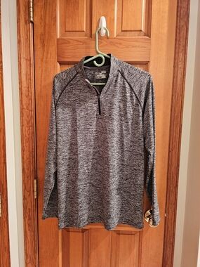Under Armour Men’s Heathered Gray 1/4 Zip Pullover